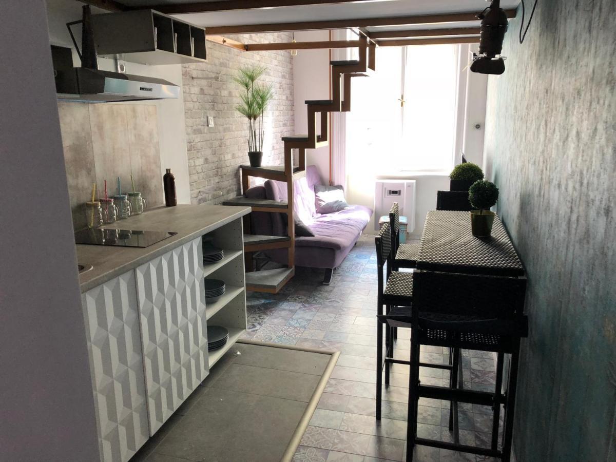 Corvin Ruinpub Designed Apartment Budapest Bagian luar foto